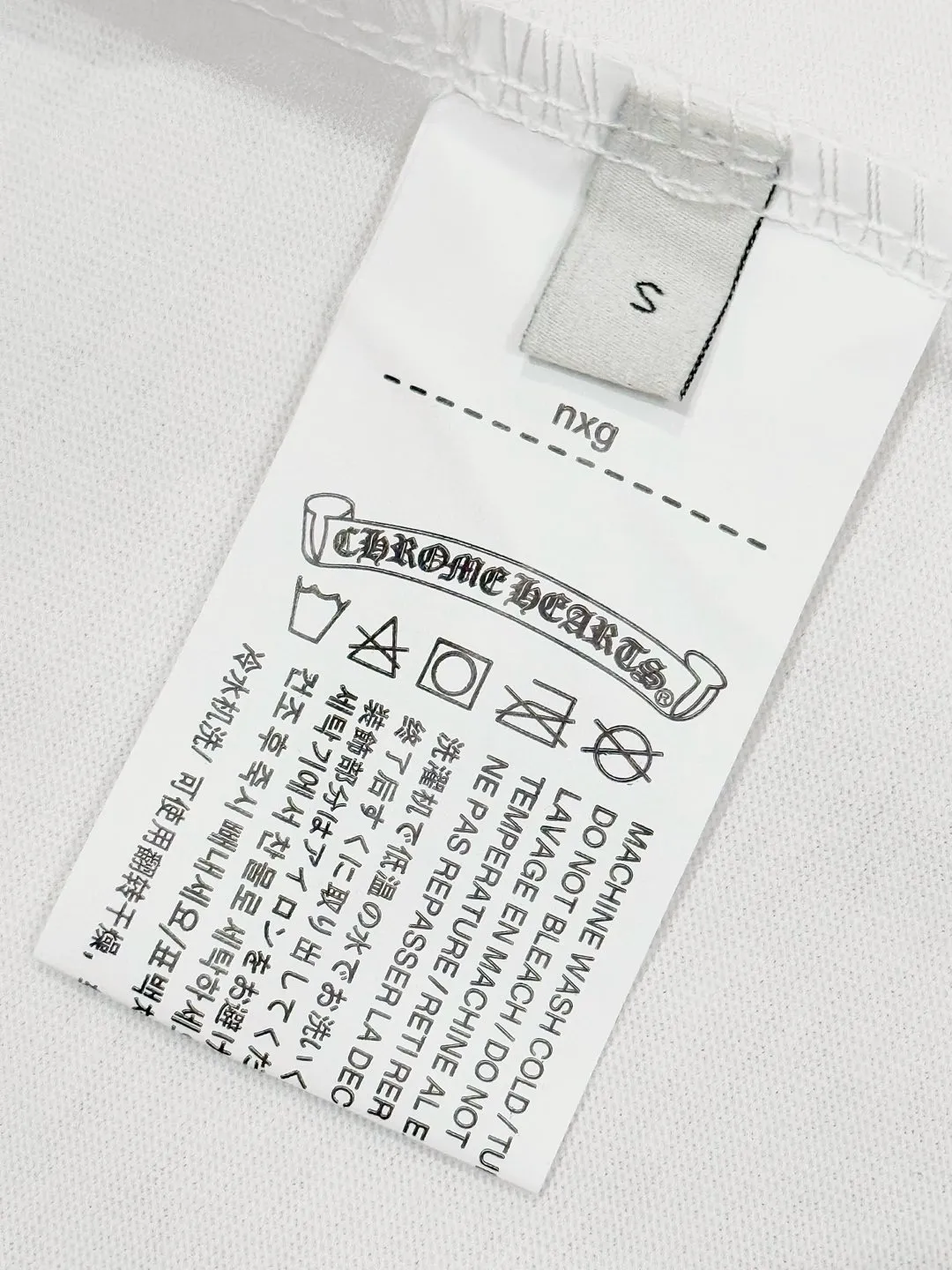 🅿️200 [High quality] Chrome hearts ss25 new first release latest short-sleeved round neck t-shirt, high-end customization, avant-garde and fashionable design! The front and rear panels of the brand logo are designed with heavy craftsmanship of burnt appliqué, ten rivets and one hundred thousand needle embroidery. High-end customized 280g fabric. Soft to the touch. Comfortable to wear. Exquisite stitching. Fine workmanship. The upper body effect is incomparably handsome! Same style for men and women, color: white, black size: S to xL